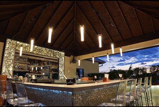CRU Bar & Kitchen